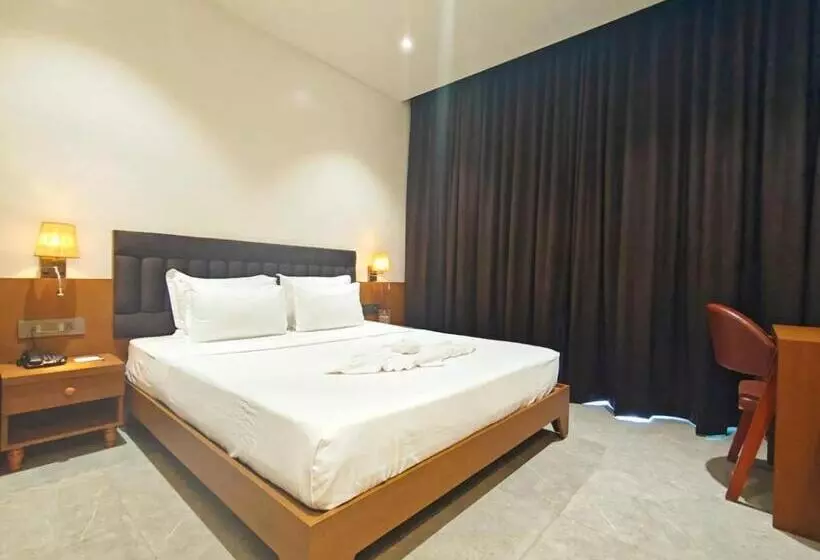 Hotelli The S Crown Somnath