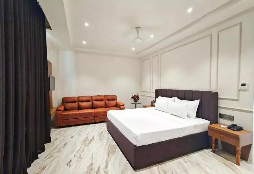 Hotelli The S Crown Somnath