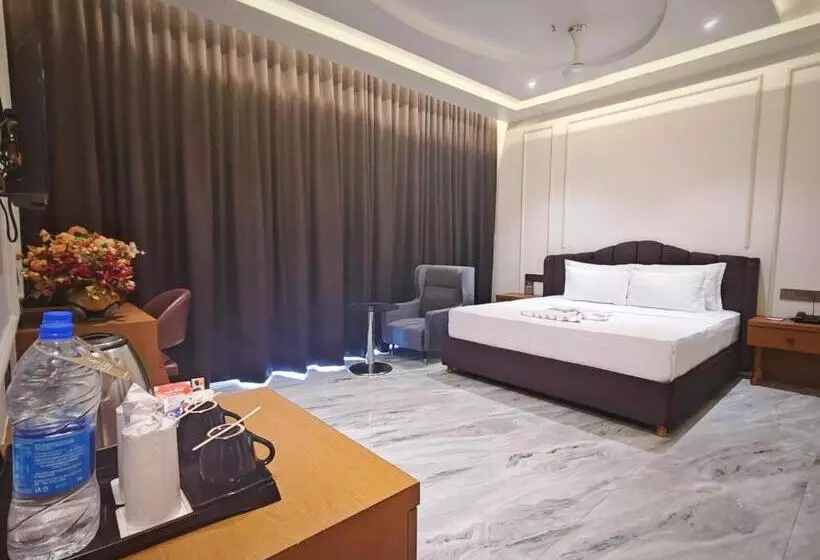 Hotelli The S Crown Somnath