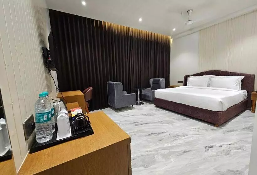 Hotelli The S Crown Somnath