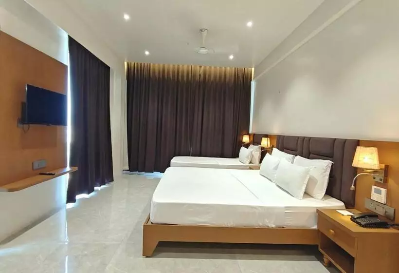 Hotelli The S Crown Somnath