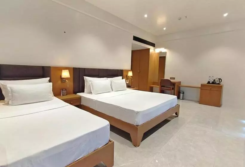 Hotelli The S Crown Somnath