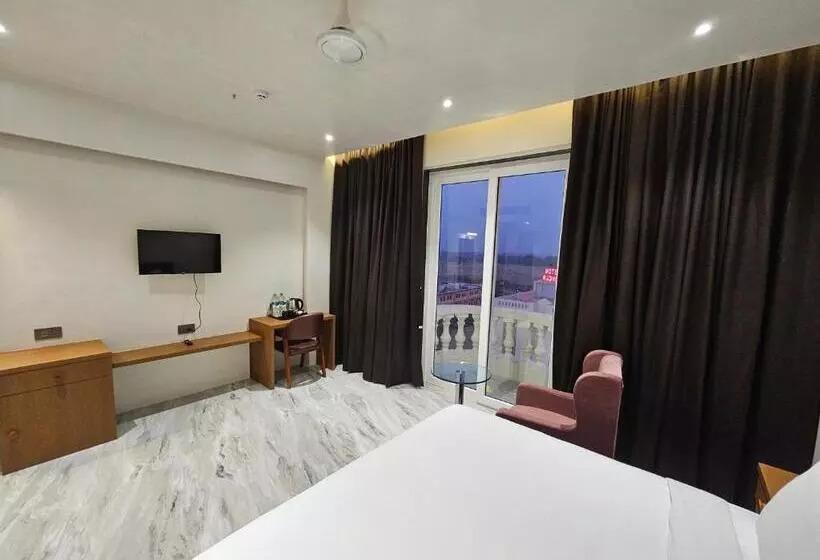 Hotelli The S Crown Somnath