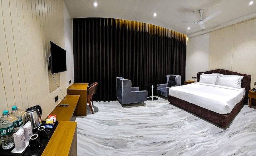 Hotel The S Crown Somnath