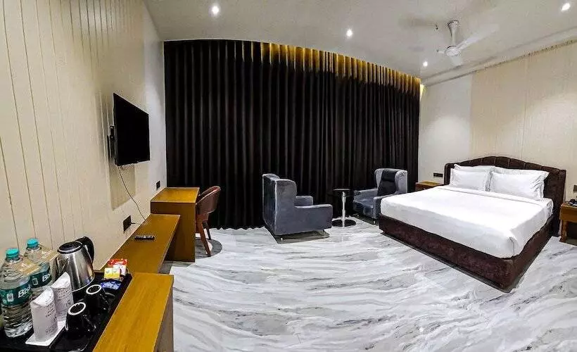 Hotelli The S Crown Somnath