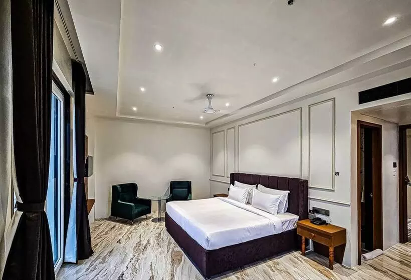 Hotelli The S Crown Somnath