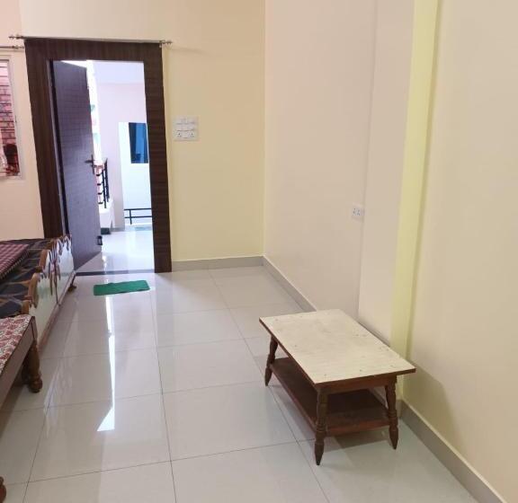 پانسیون Anand Yatri Grah   Home Stay, Ujjain