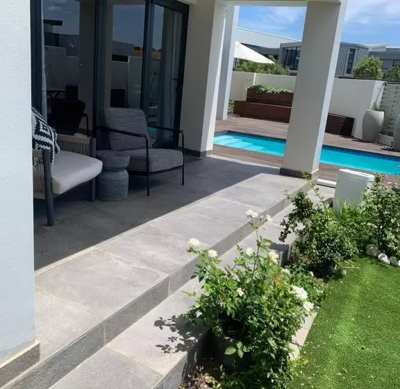 Majatalo Blou Beauty