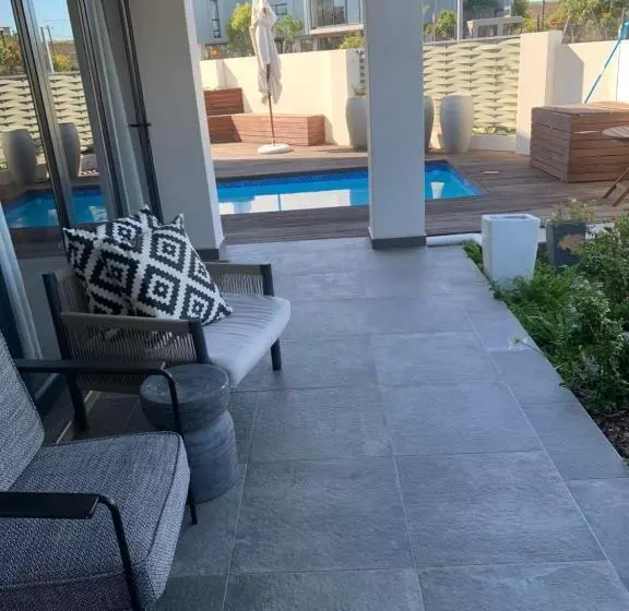 Majatalo Blou Beauty