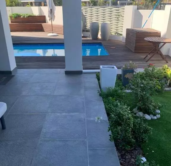 Majatalo Blou Beauty