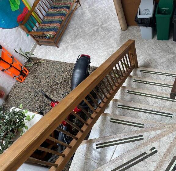 پانسیون Hostal Cabecirrufa