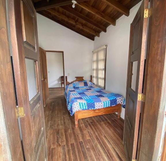 پانسیون Hostal Cabecirrufa