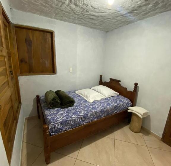 پانسیون Hostal Cabecirrufa