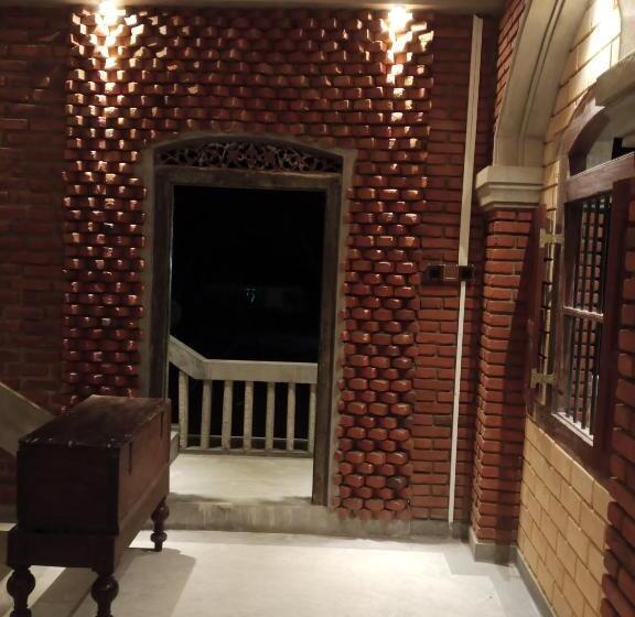 بنسيون The Brick Wonder