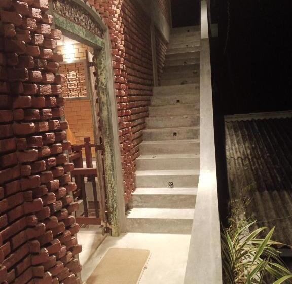 بنسيون The Brick Wonder