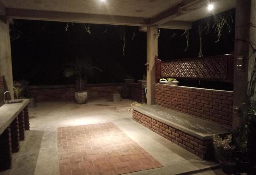 بنسيون The Brick Wonder