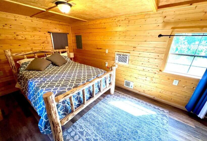 Triple G’s Resort   Cabin 11