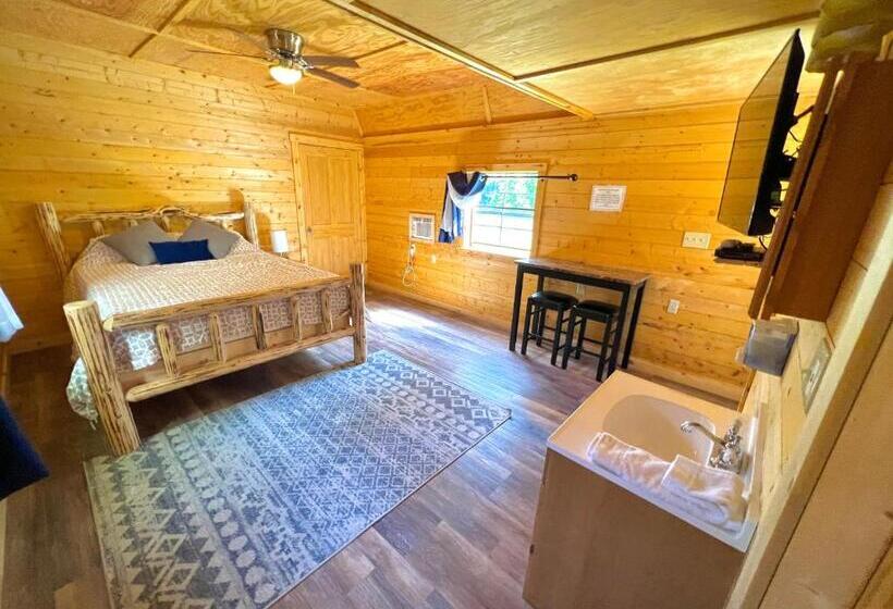 Triple G’s Resort   Cabin 11