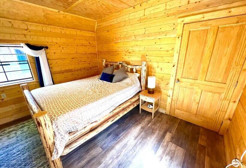Triple G’s Resort   Cabin 11