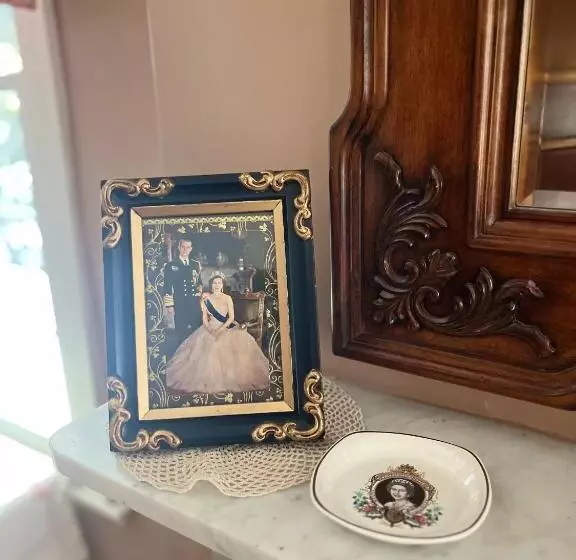 Antique1242 British Bed & Breakfast