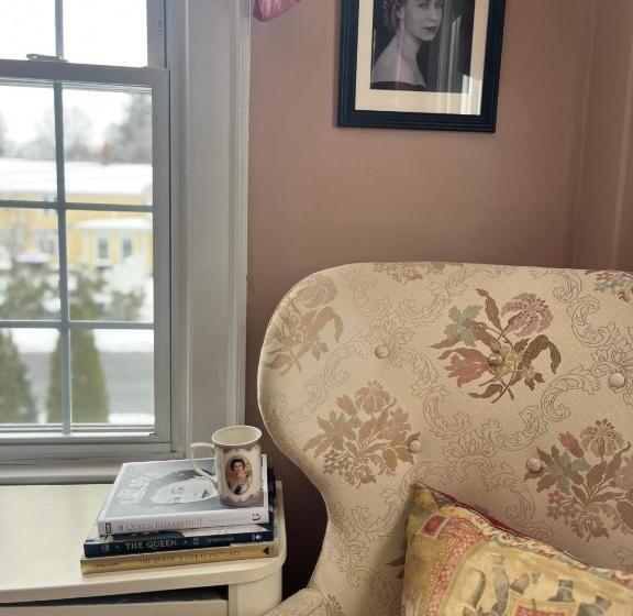 Antique1242 British Bed & Breakfast