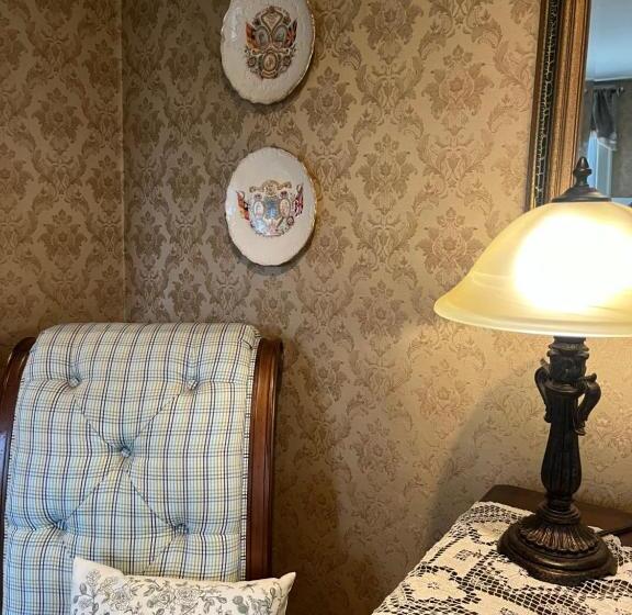 Antique1242 British Bed & Breakfast