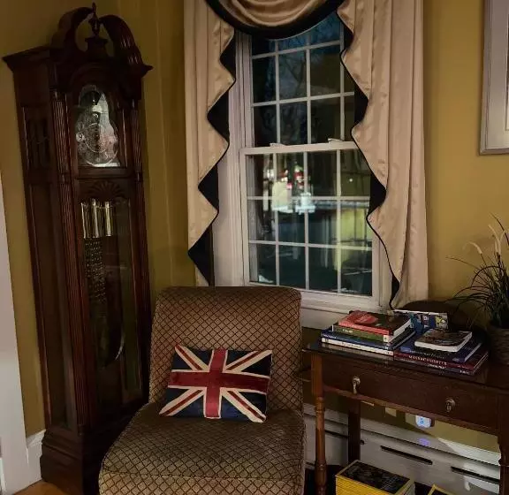 Antique1242 British Bed & Breakfast