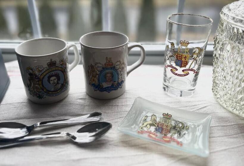 Antique1242 British Bed & Breakfast