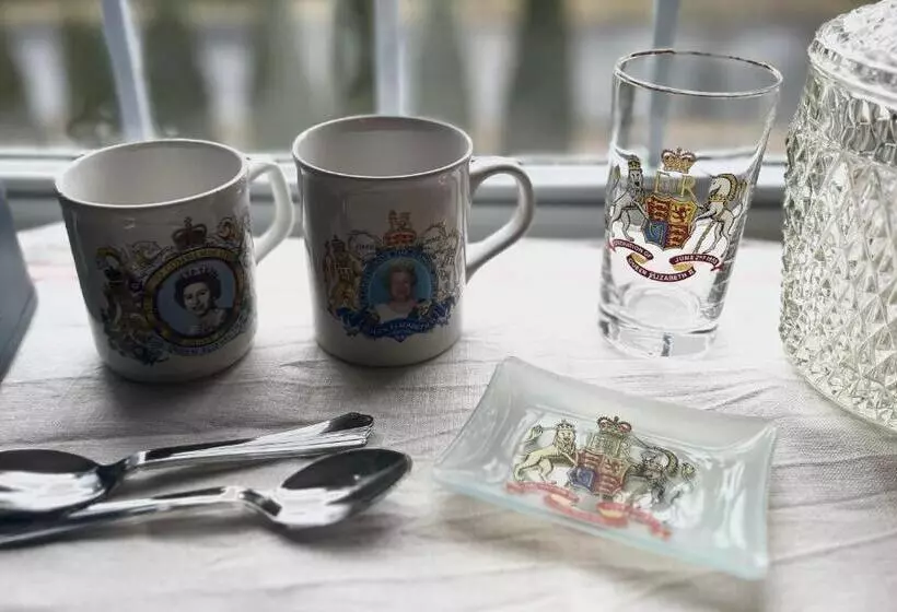 Antique1242 British Bed & Breakfast