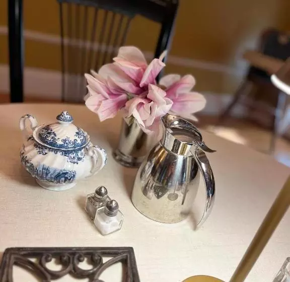 Antique1242 British Bed & Breakfast