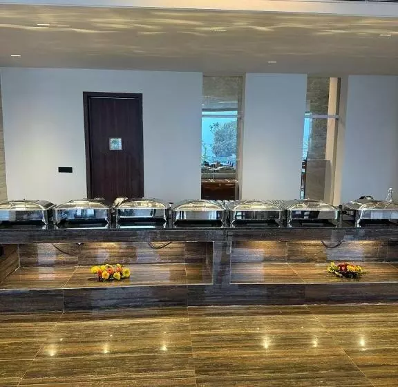 Baantalai Hotel And Resort