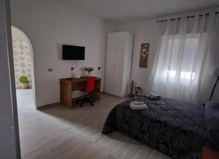 تختخواب و صبحانه Iris