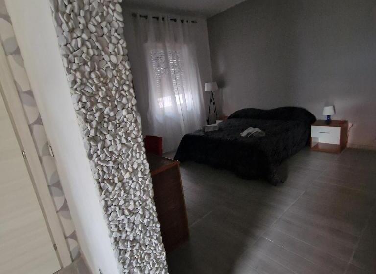 تختخواب و صبحانه Iris