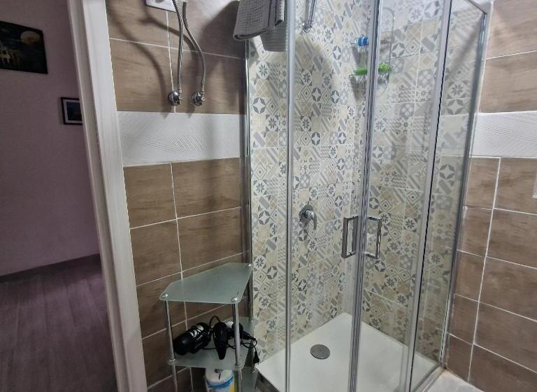 تختخواب و صبحانه Iris