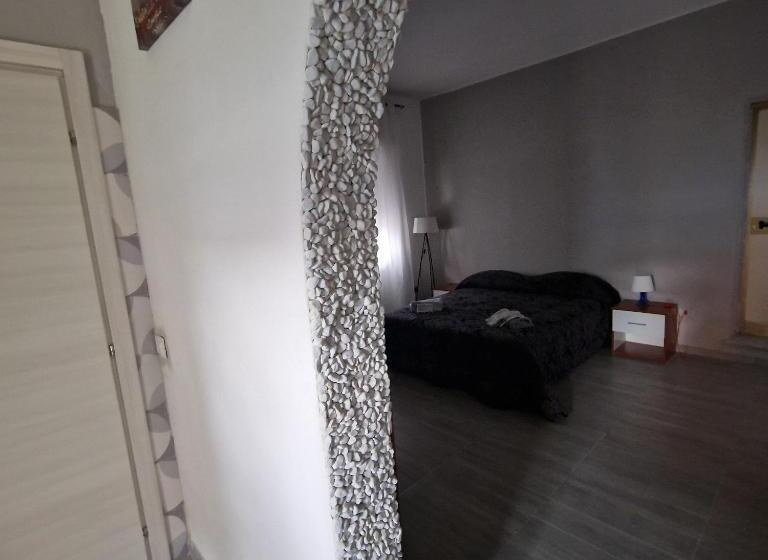 تختخواب و صبحانه Iris