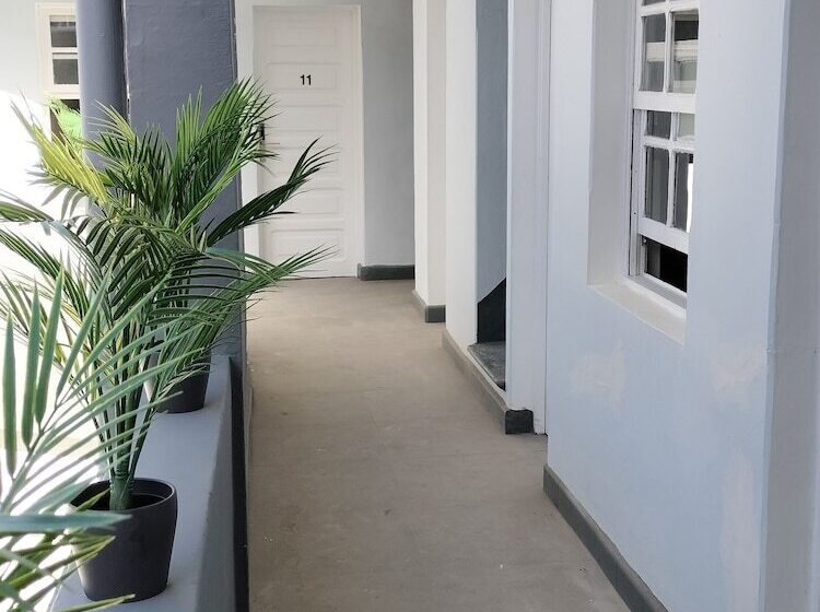 تختخواب و صبحانه Room27 City Center