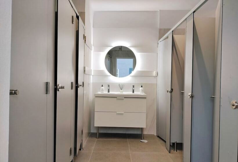 تختخواب و صبحانه Room27 City Center