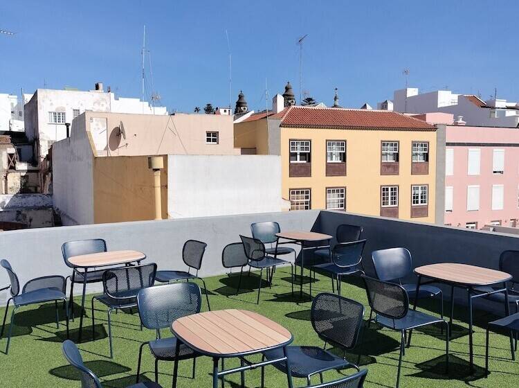 تختخواب و صبحانه Room27 City Center