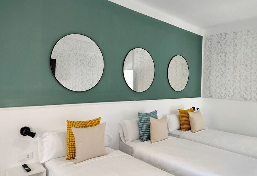 تختخواب و صبحانه Room27 City Center