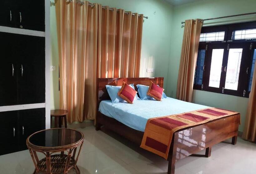 בית מלון כפרי Buddhi Vilas Homestay Ranikhet