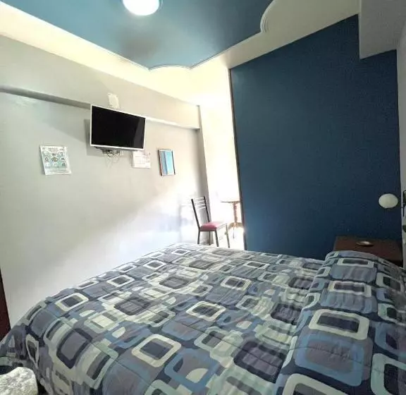 هتل Hostal Escobar