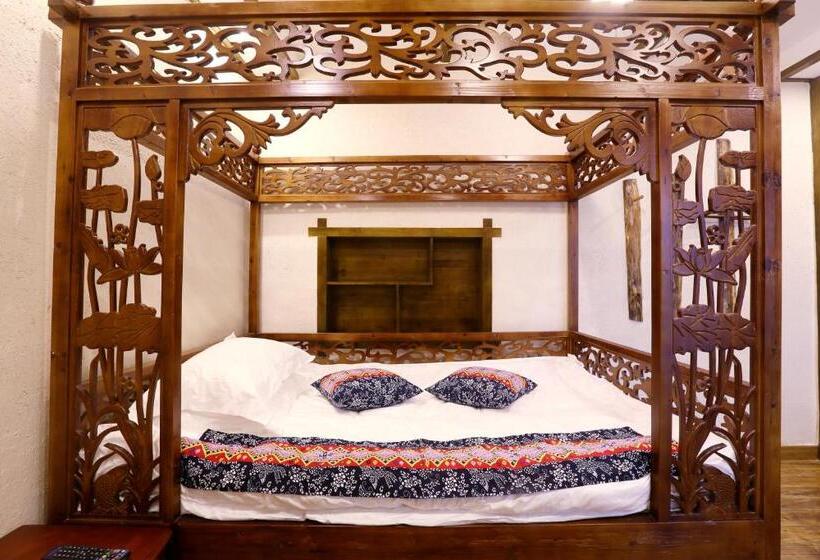 Отель Millennium Boutique