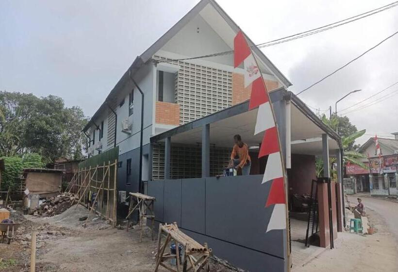 בית מלון כפרי Oyo 93514 Rubina Syariah