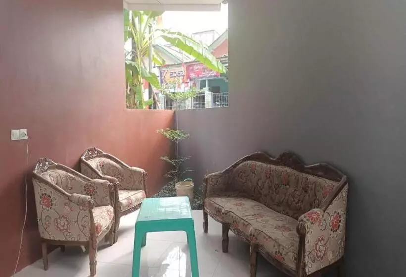 Hotelli Oyo 93514 Rubina Syariah