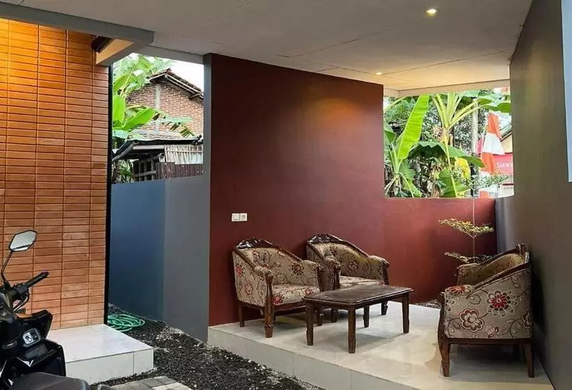 Hotelli Oyo 93514 Rubina Syariah