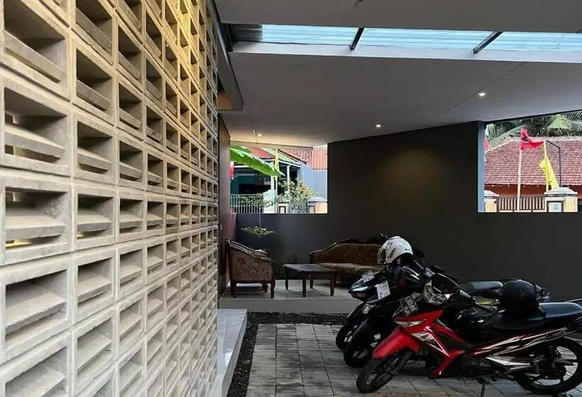 Hotelli Oyo 93514 Rubina Syariah