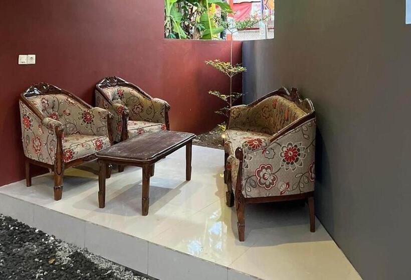 בית מלון כפרי Oyo 93514 Rubina Syariah