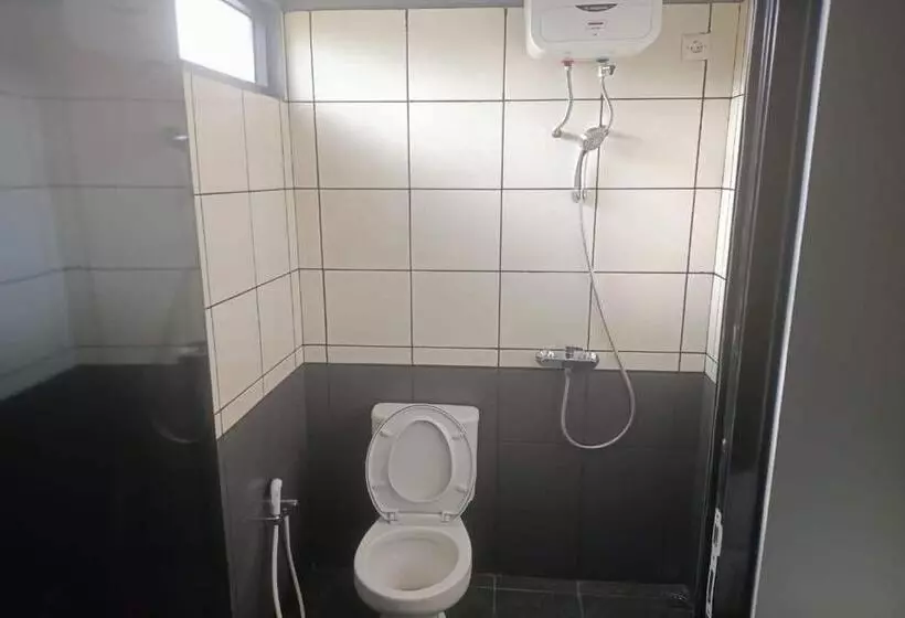 Hotelli Oyo 93514 Rubina Syariah