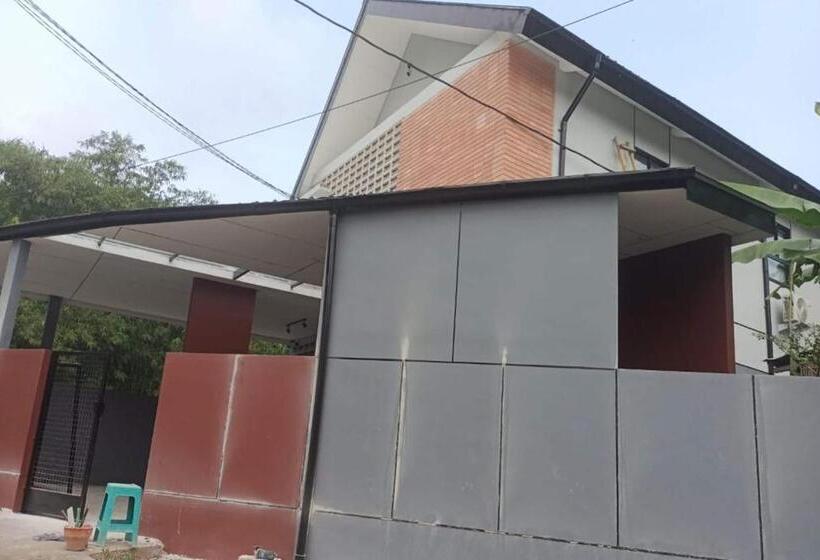 בית מלון כפרי Oyo 93514 Rubina Syariah