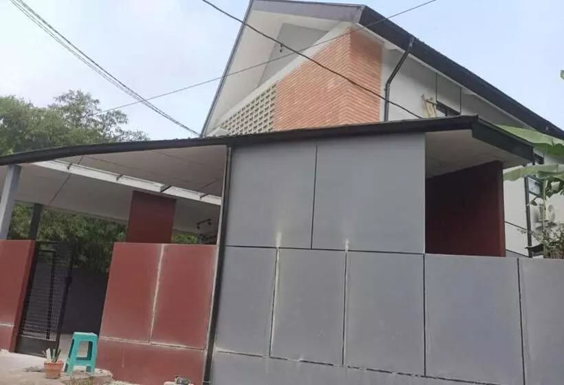 Hotelli Oyo 93514 Rubina Syariah